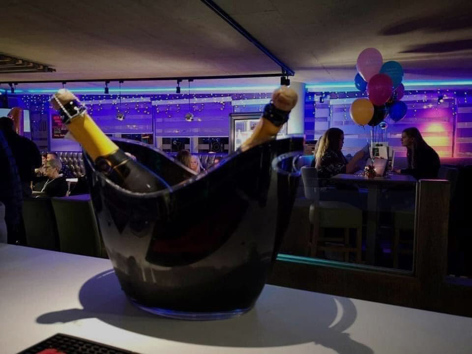 Champagne on ice at the bar