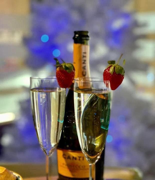 Prosecco with strawberries